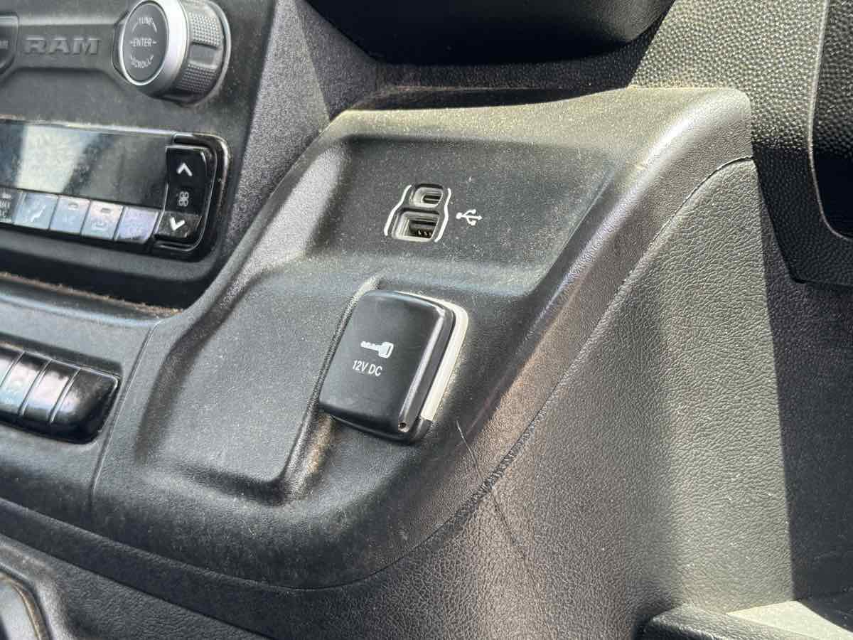 Used 2025 RAM ProMaster 2500 w/ Convenience Group FWD image 10