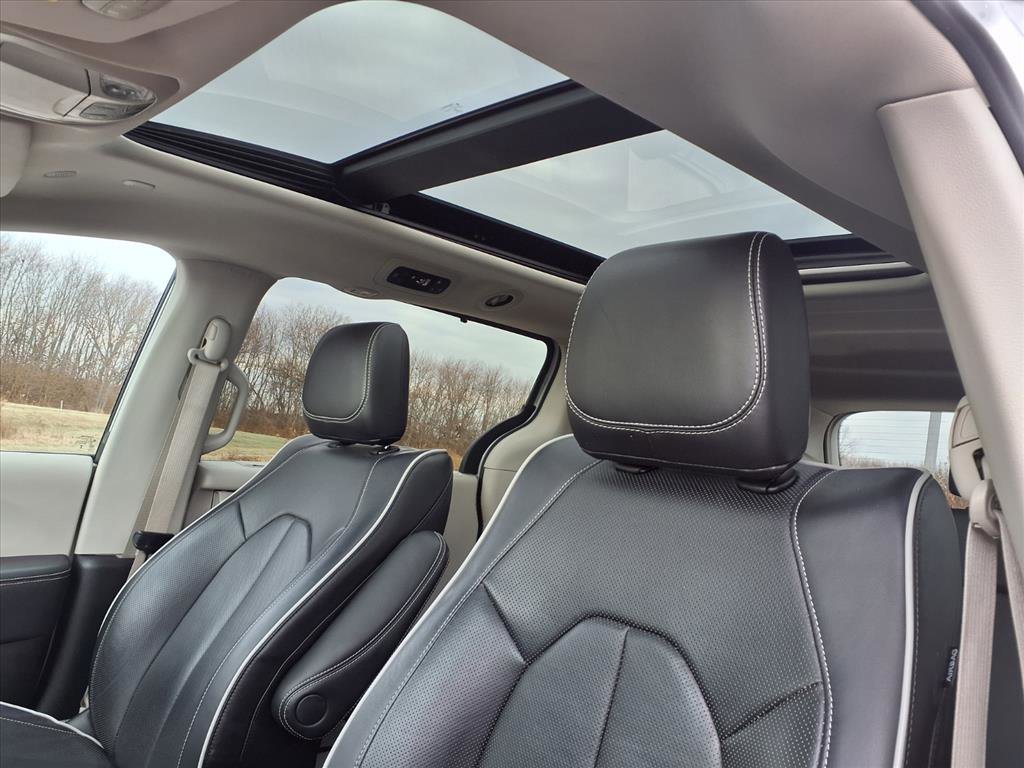 Used 2024 Chrysler Pacifica Limited image 5