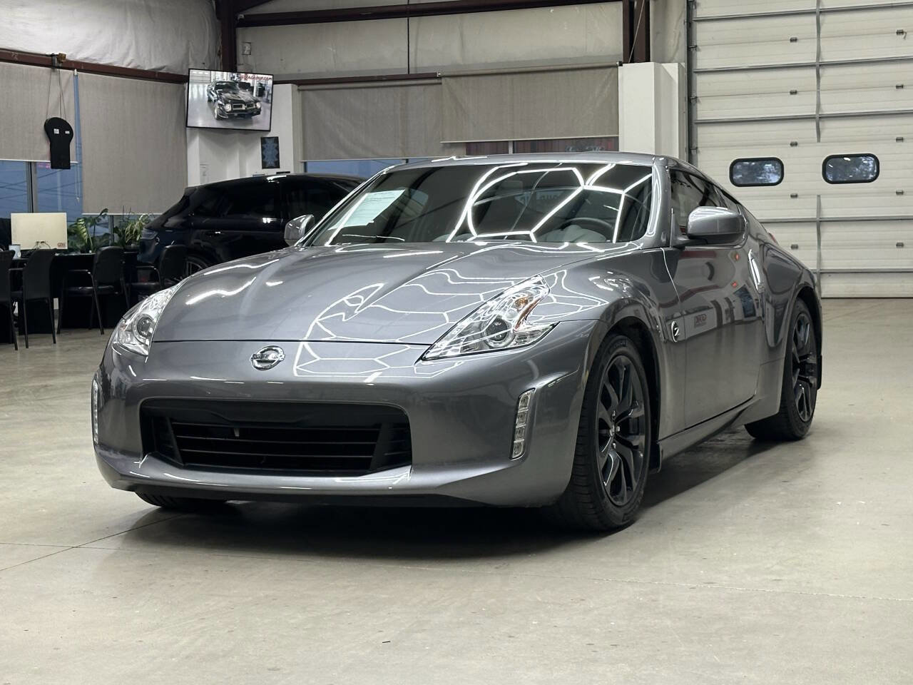 Used 2016 Nissan 370Z Coupe image 5