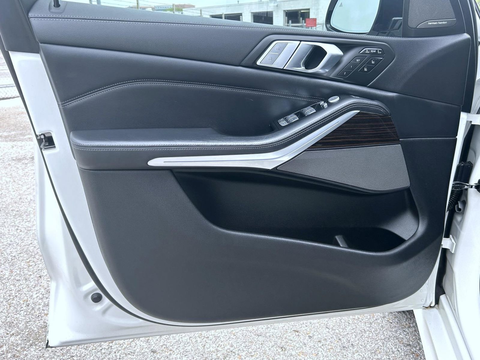 Used 2020 BMW X7 M50i w/ Dynamic Handling Package AWD/4WD image 9