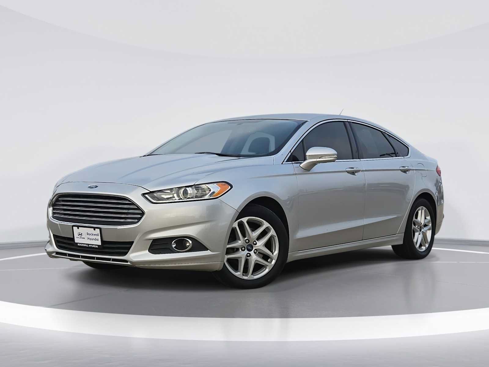 Used 2014 Ford Fusion SE w/ Equipment Group 202A FWD image 1