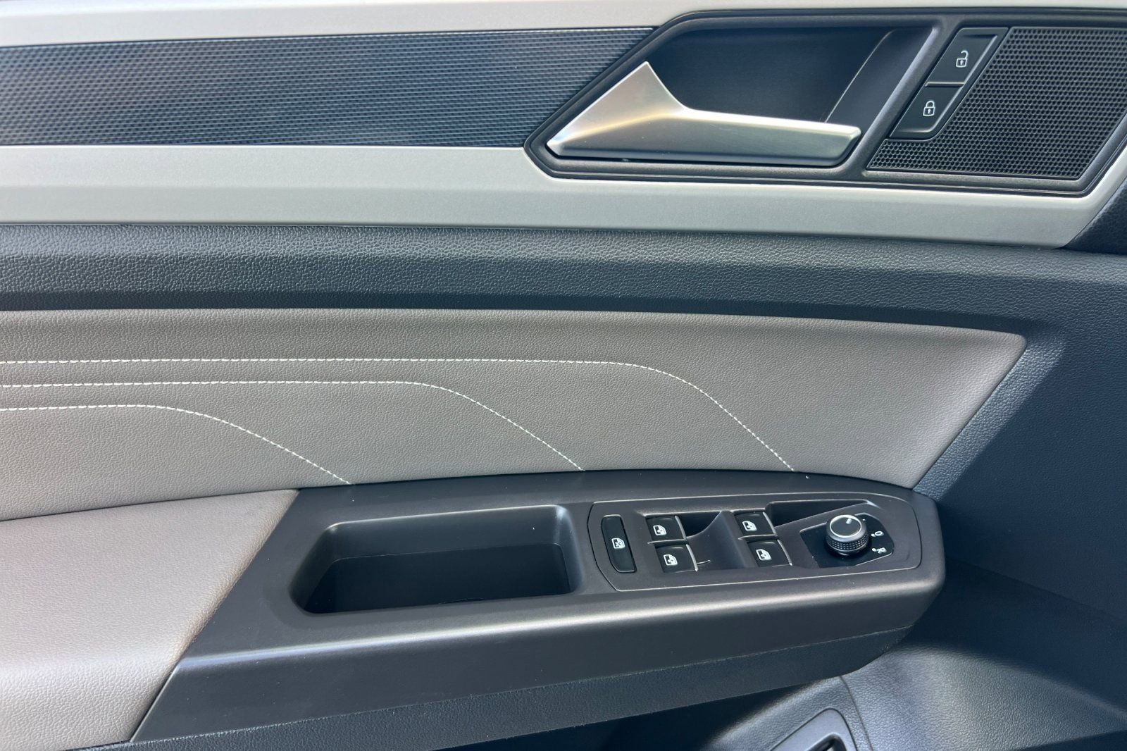 Used 2023 Volkswagen Atlas Cross Sport SEL image 11