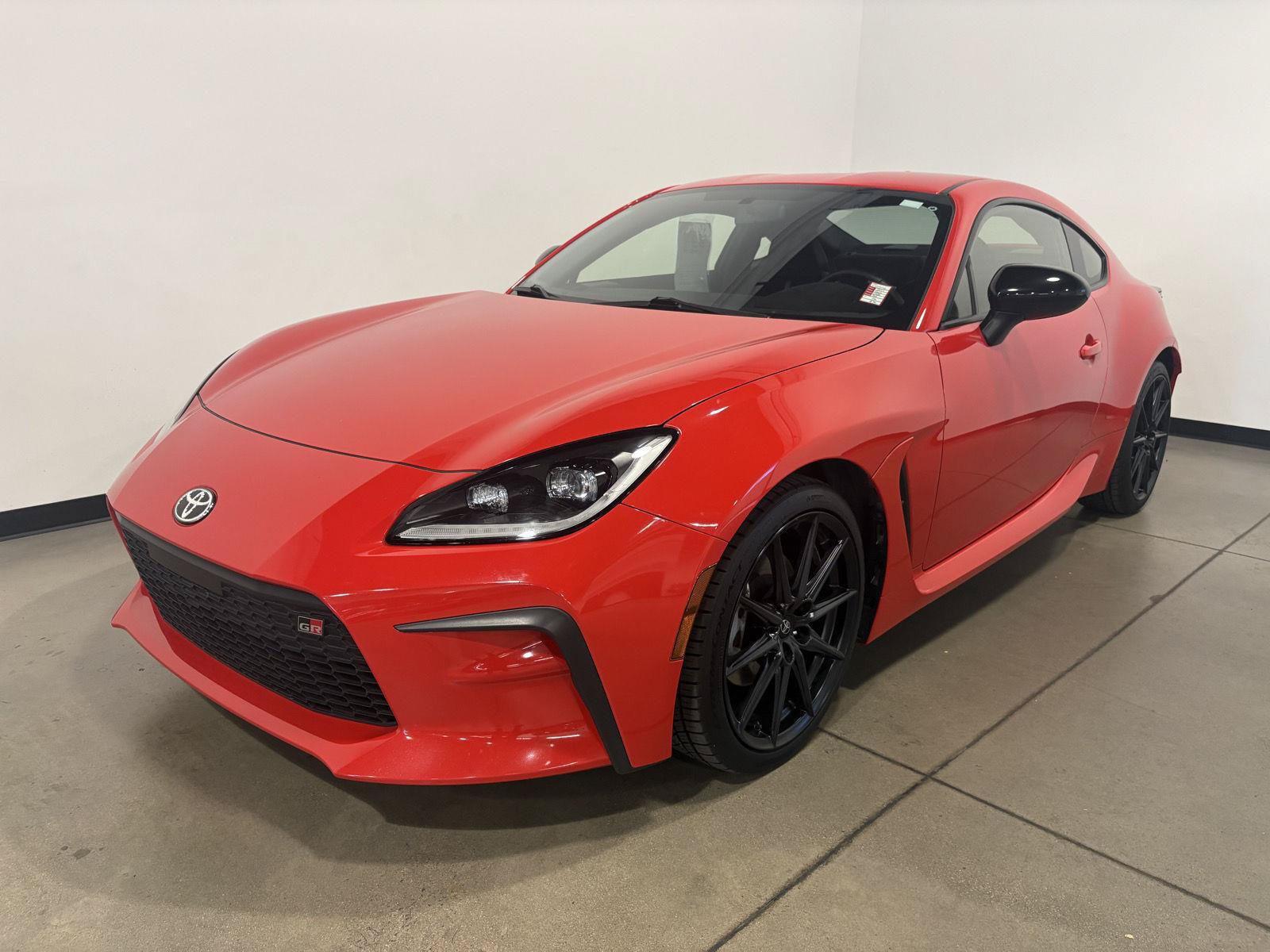 Used 2022 Toyota GR86 Premium w/ ALL Weather Mat Package (TMS) RWD image 8