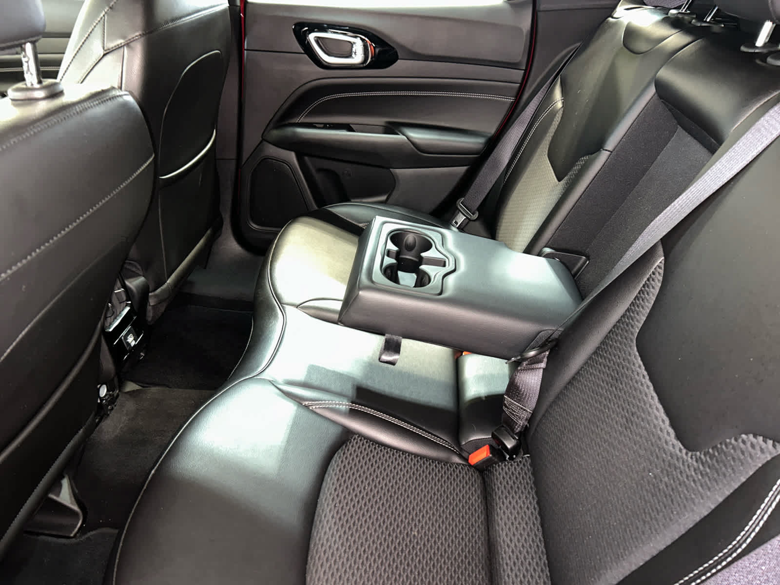 Used 2023 Jeep Compass Latitude AWD/4WD image 9