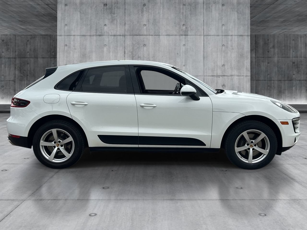 Used 2017 Porsche Macan AWD/4WD image 6