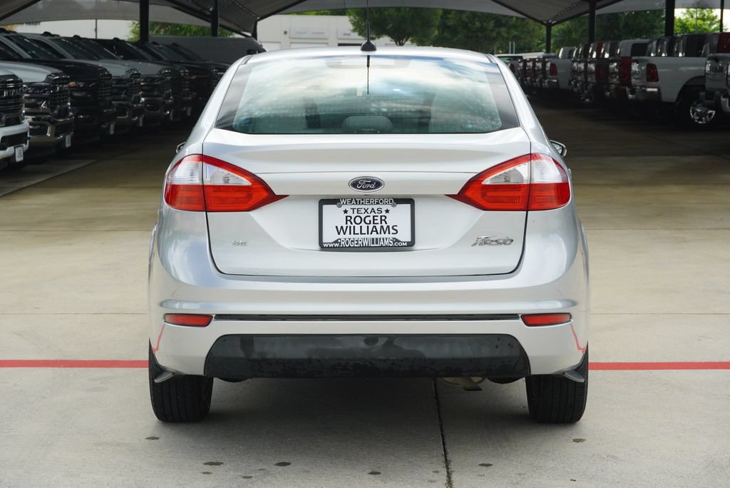 Used 2015 Ford Fiesta SE FWD image 4