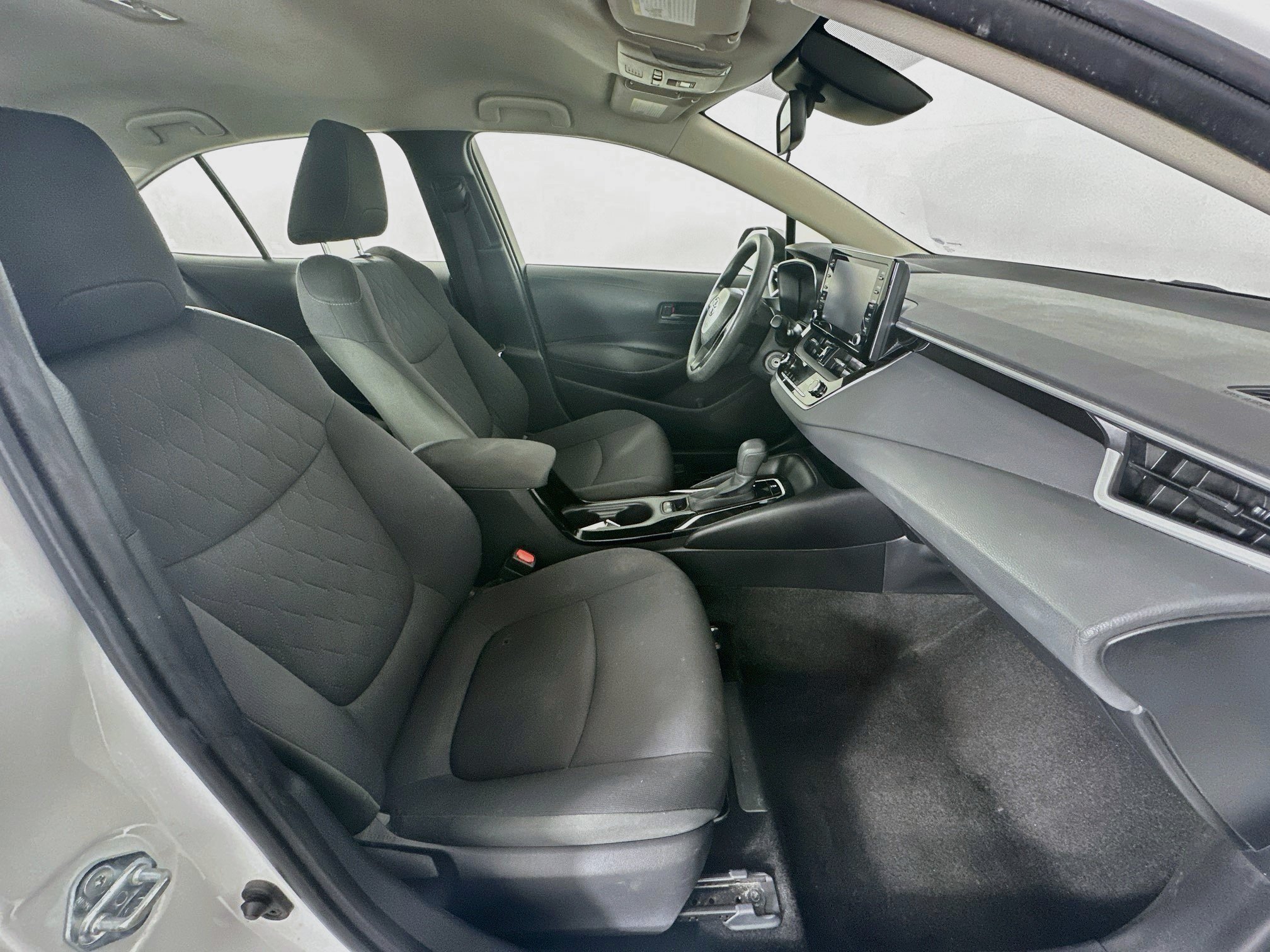 Used 2022 Toyota Corolla LE FWD image 29