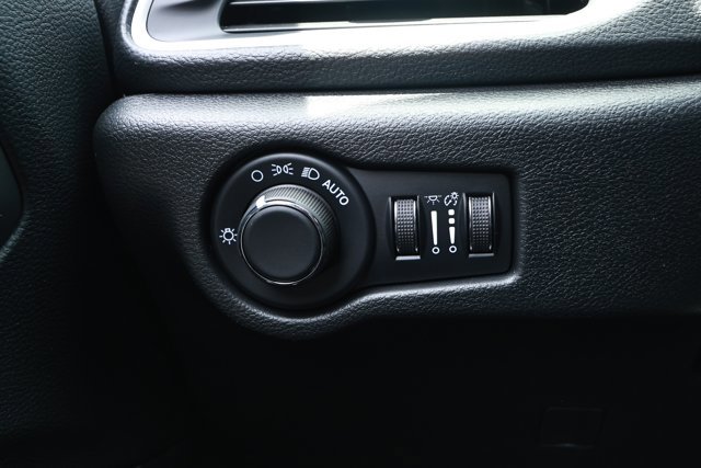 New 2027 Chrysler Pacifica Select FWD image 15