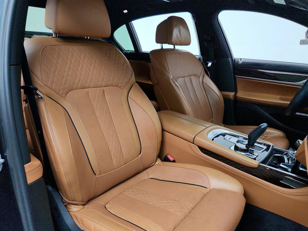 Used 2018 BMW 750i RWD image 28