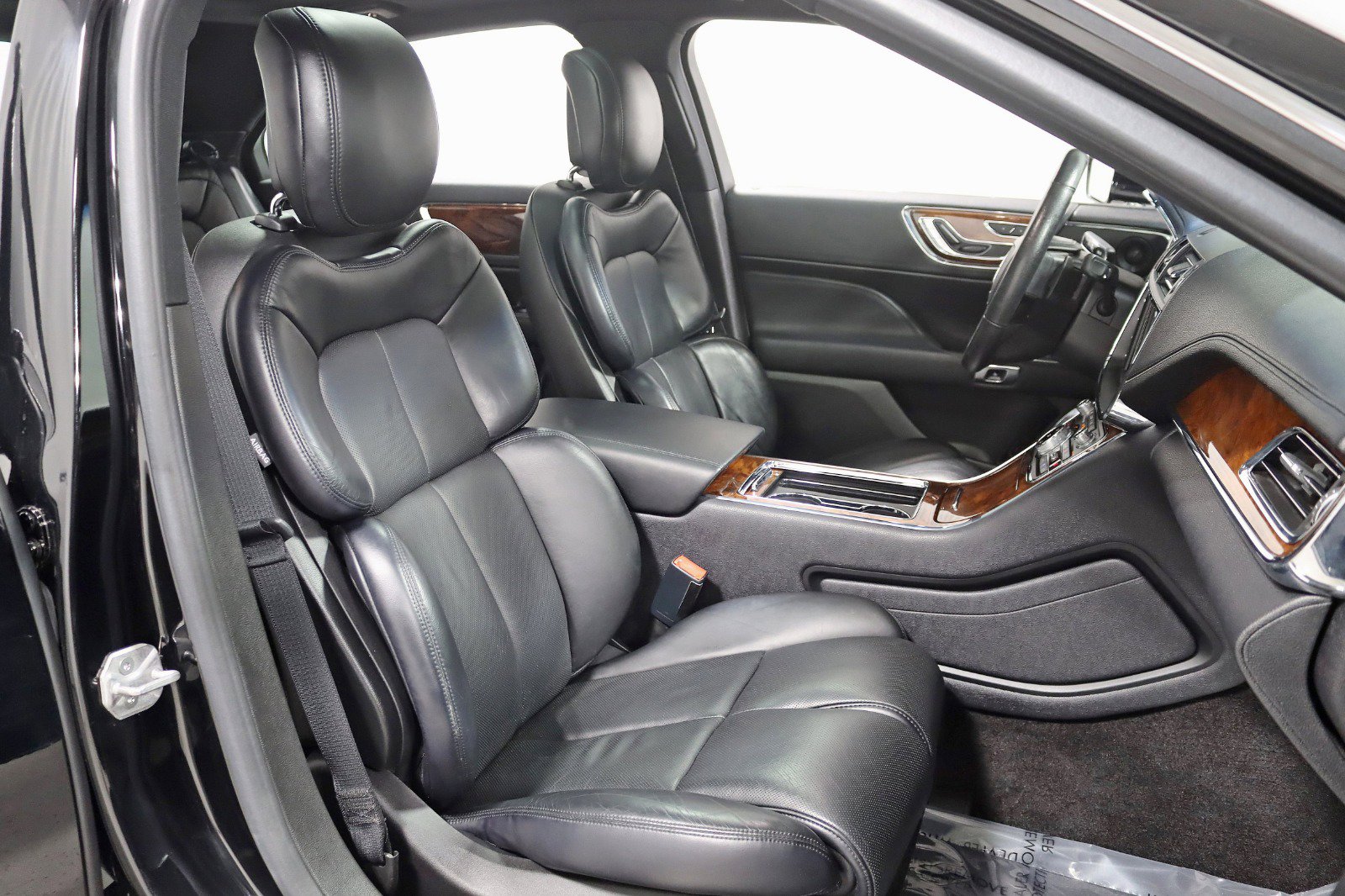 Used 2017 Lincoln Continental Select w/ Climate Package AWD/4WD image 25