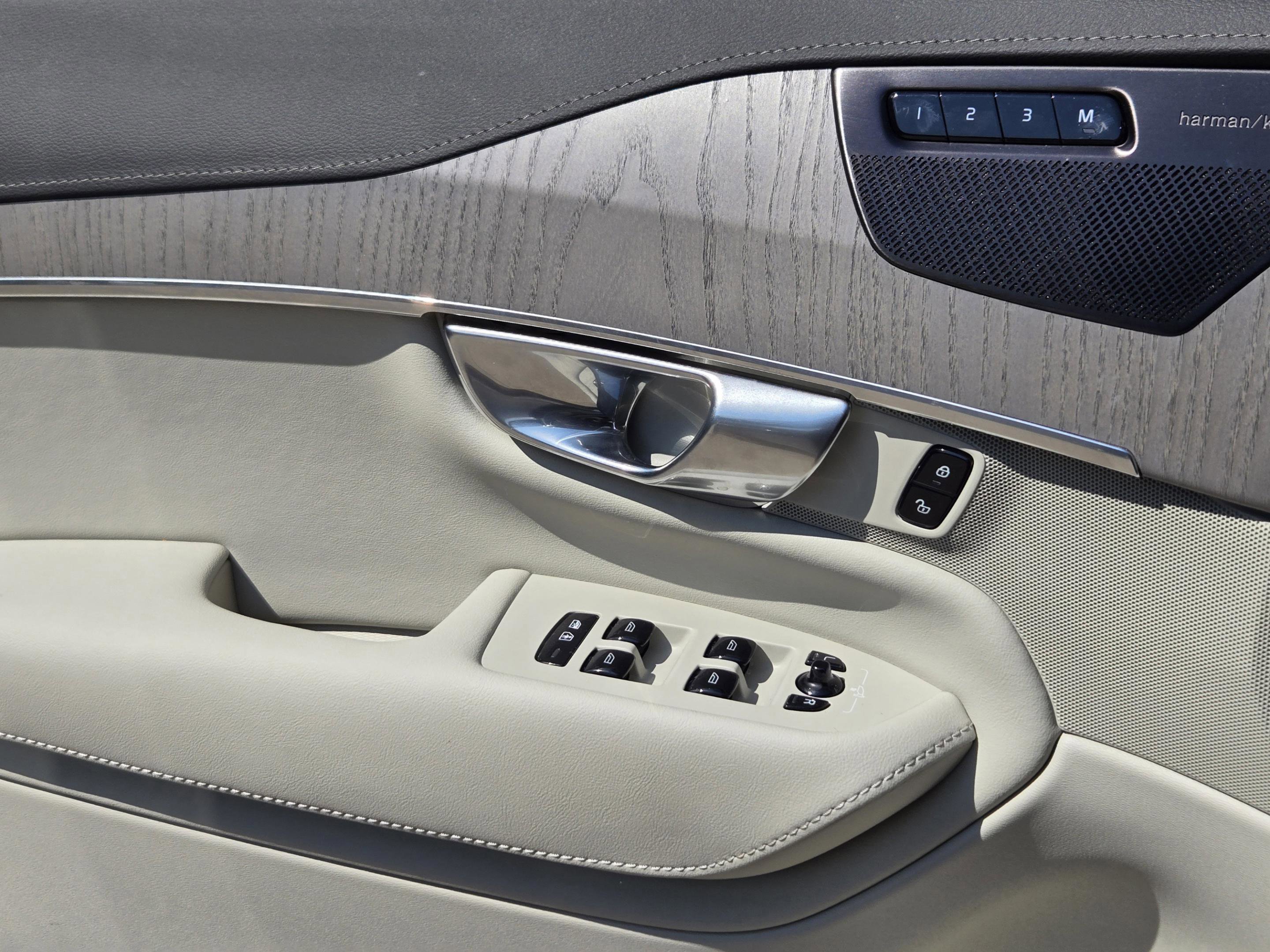 Used 2025 Volvo XC90 B5 Ultra w/ Protection Package Premier image 24