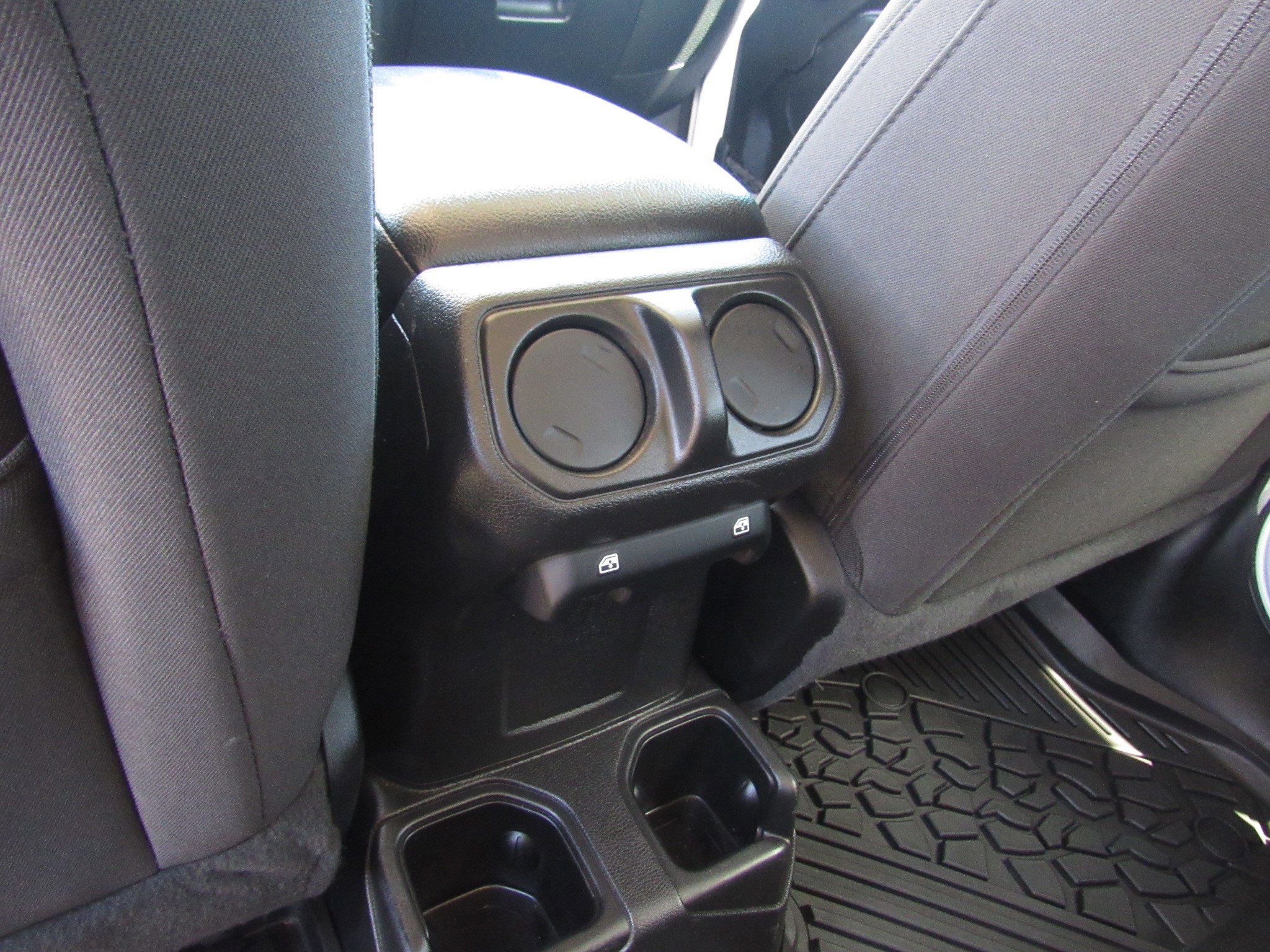 Used 2022 Jeep Wrangler Unlimited Sport image 11