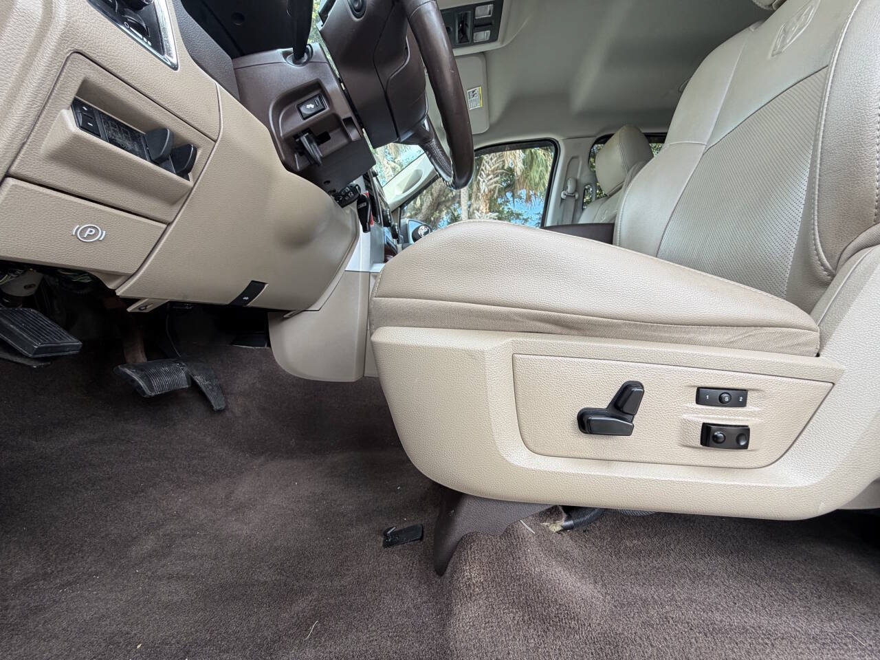 Used 2011 RAM 1500 Laramie RWD image 10