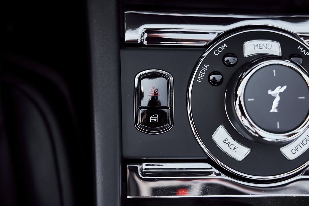 Used 2018 Rolls-Royce Dawn RWD image 61