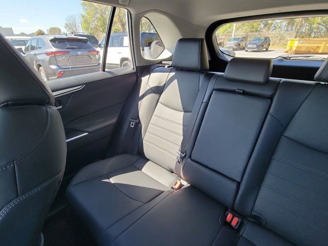 Used 2021 Toyota RAV4 XLE Premium image 4