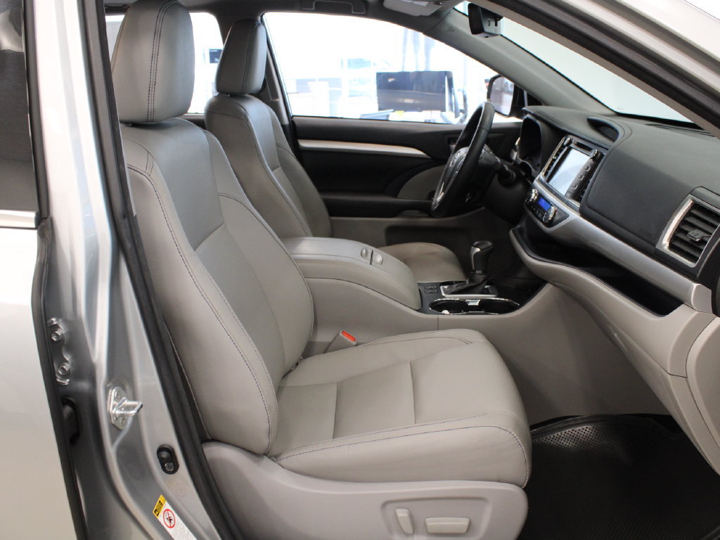 Used 2017 Toyota Highlander XLE FWD image 15
