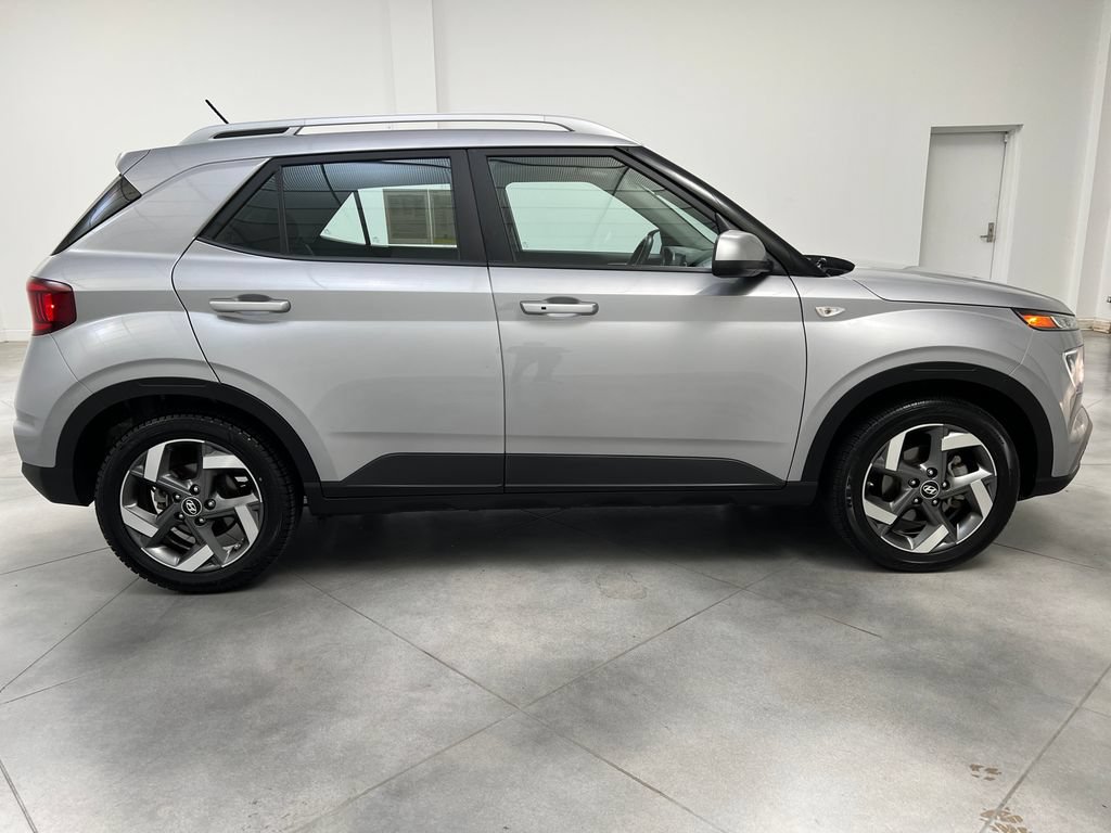 Used 2025 Hyundai Venue SEL FWD image 10