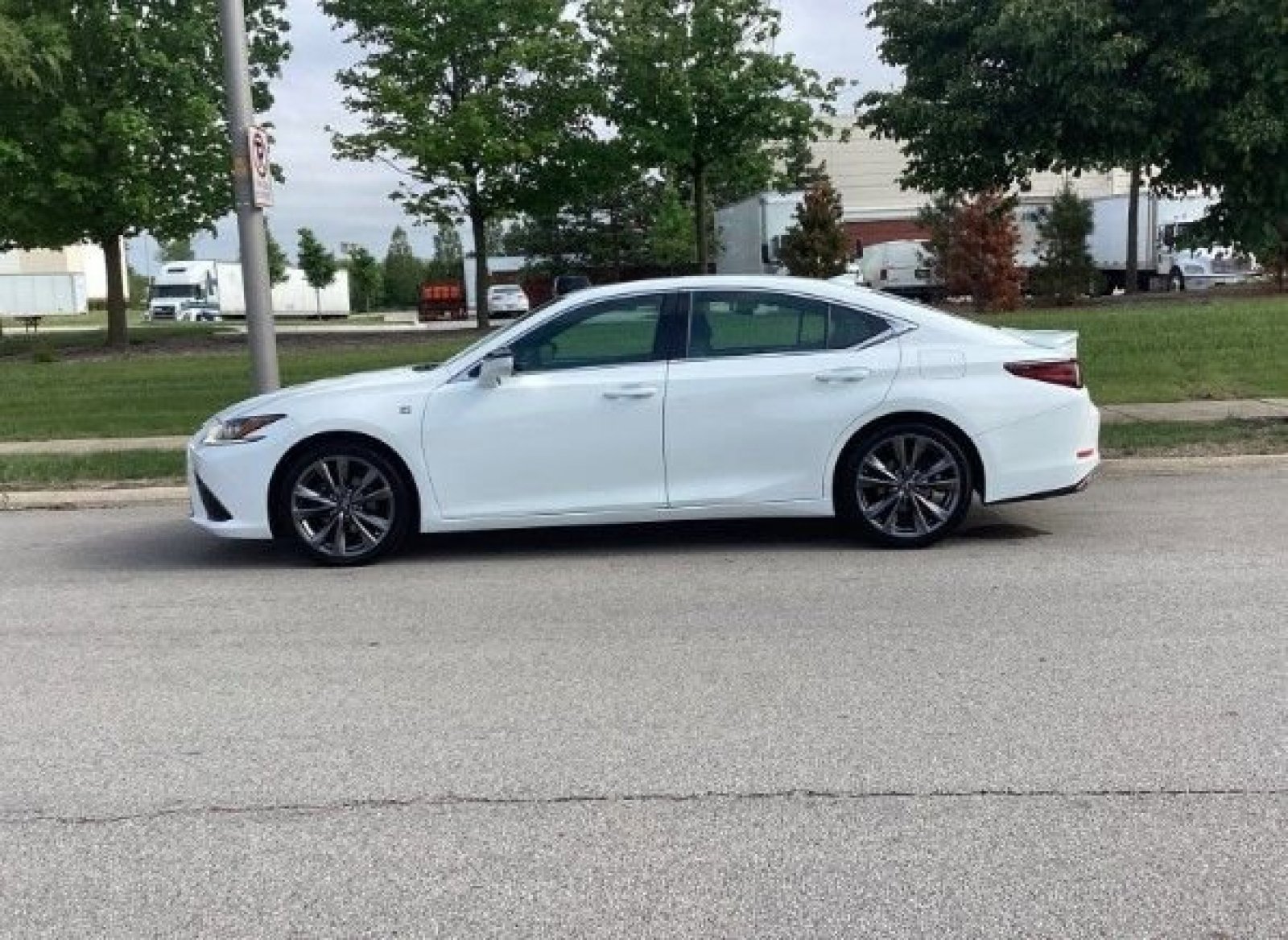 Used 2020 Lexus ES 350 F Sport w/ Accessory Package 2 FWD image 2