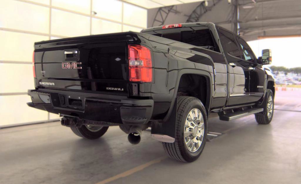 Used 2016 GMC Sierra 2500 Denali w/ Duramax Plus Package AWD/4WD image 8