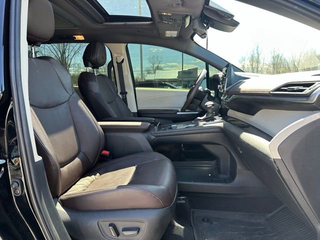 Used 2024 Toyota Sienna Platinum AWD/4WD image 7