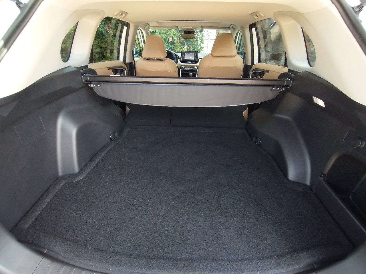 Used 2022 Toyota RAV4 XLE Premium image 57