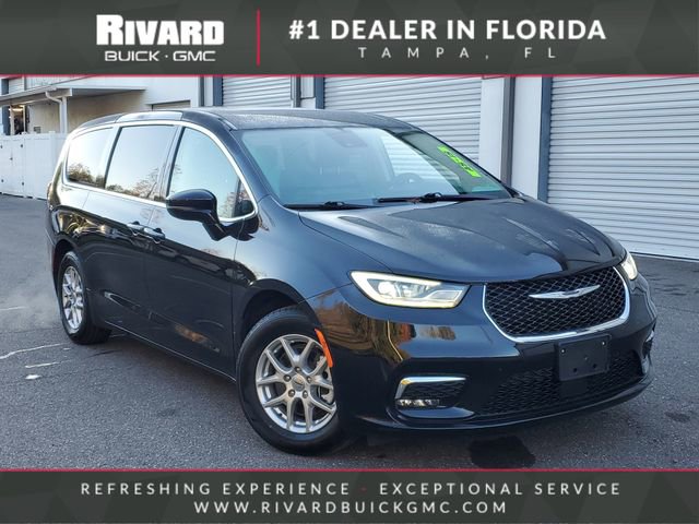 Used 2024 Chrysler Pacifica Touring-L image 1
