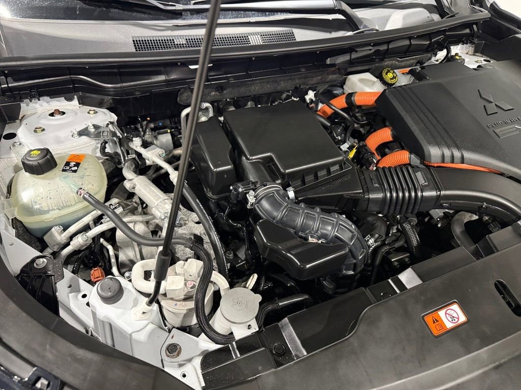 Used 2023 Mitsubishi Outlander SE image 42