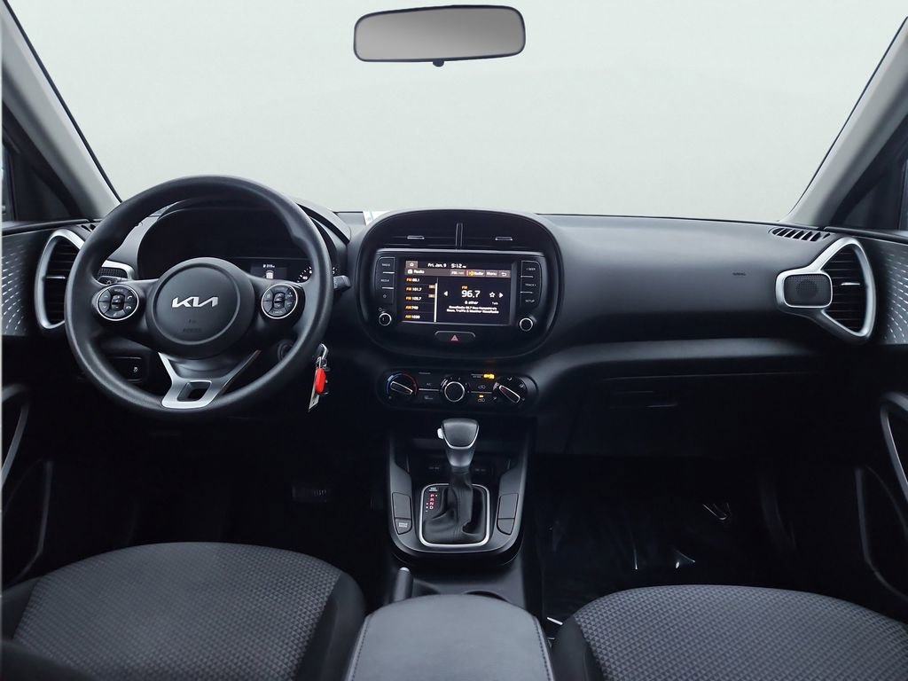 Used 2022 Kia Soul LX image 11