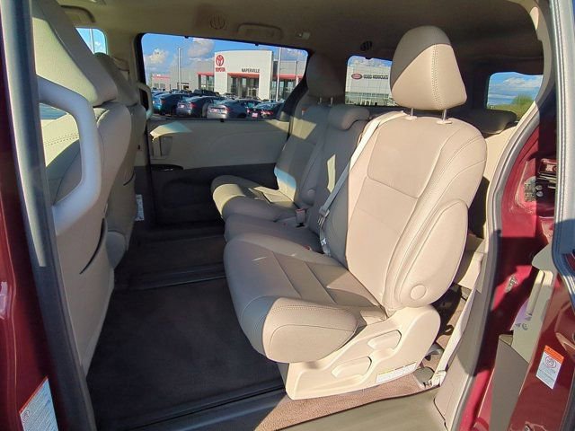Certified 2017 Toyota Sienna XLE image 17