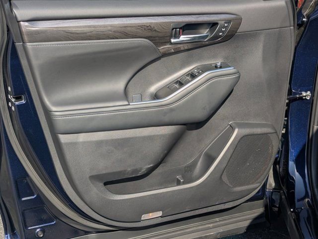 Used 2025 Toyota Highlander Platinum image 10