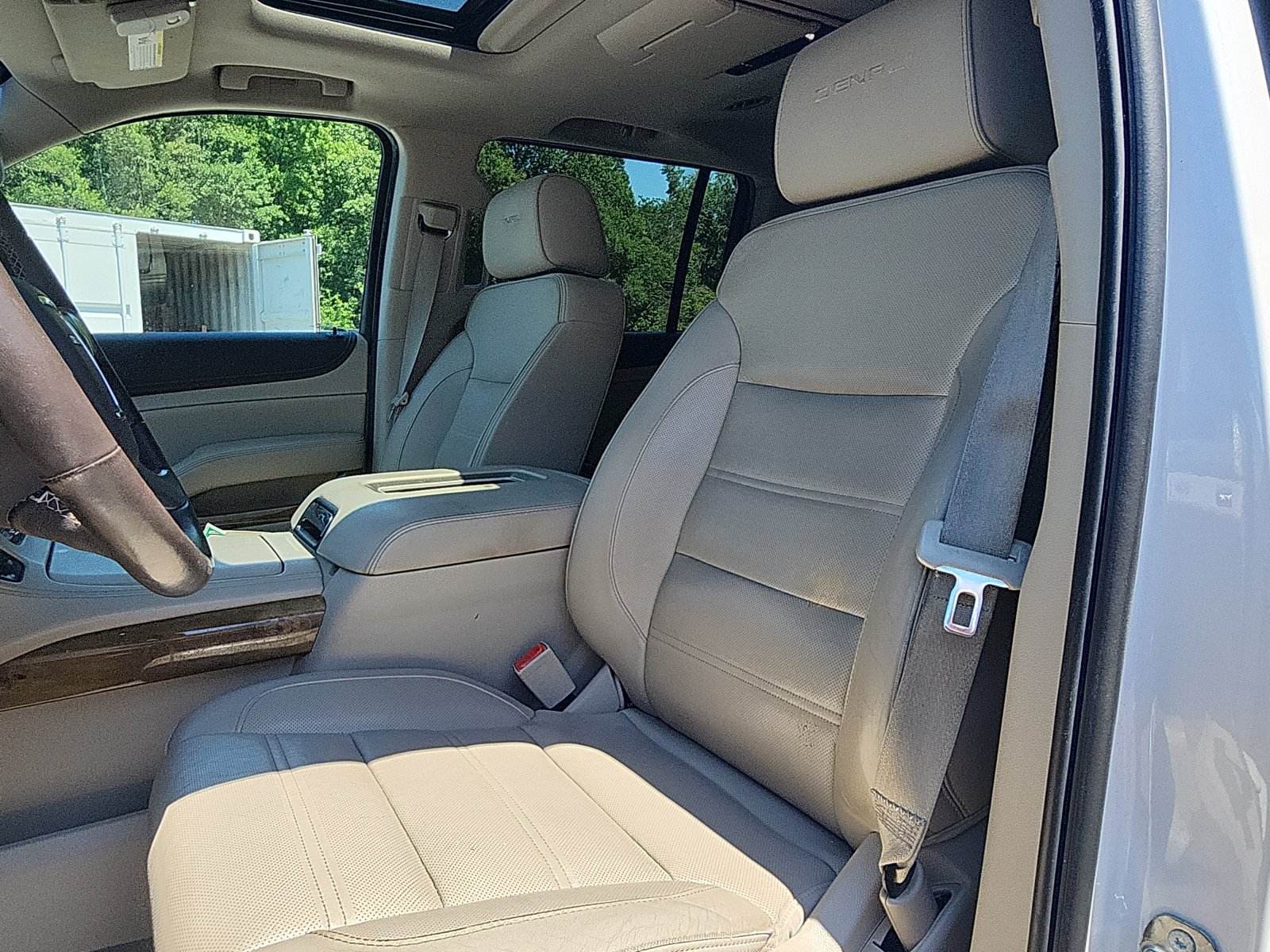 Used 2017 GMC Yukon XL Denali w/ Open Road Package RWD image 21