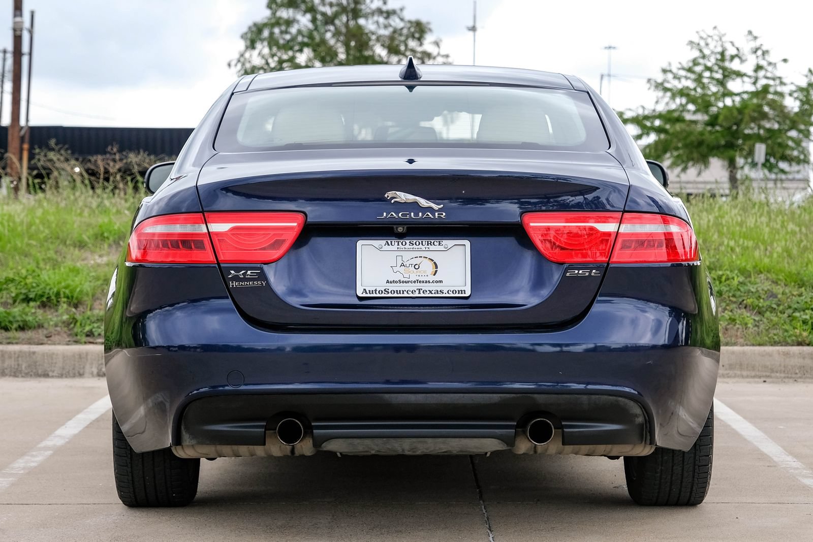 Used 2017 Jaguar XE RWD image 9