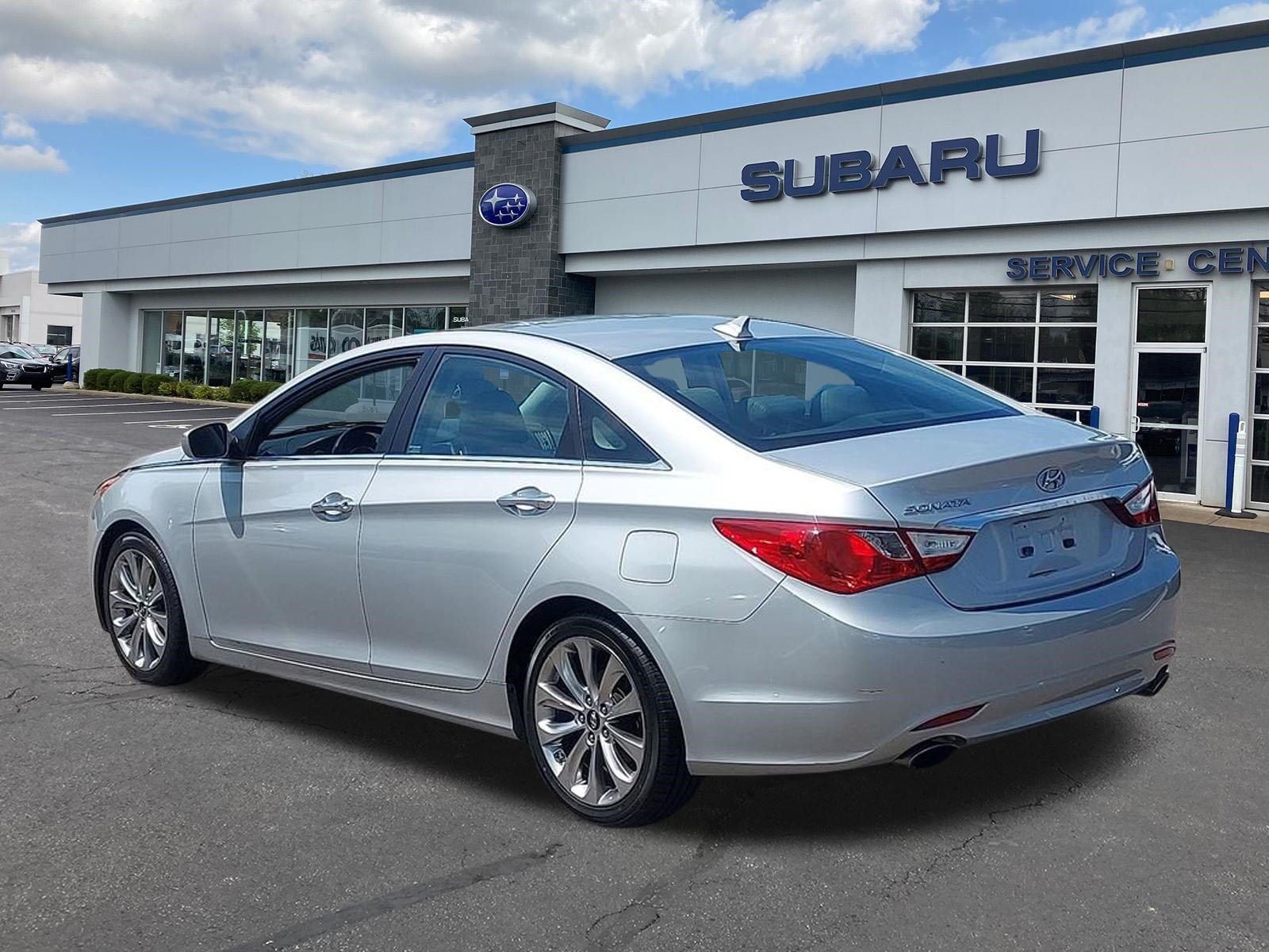 Used 2011 Hyundai Sonata SE w/ Navigation & Sunroof Pkg 4 FWD image 5