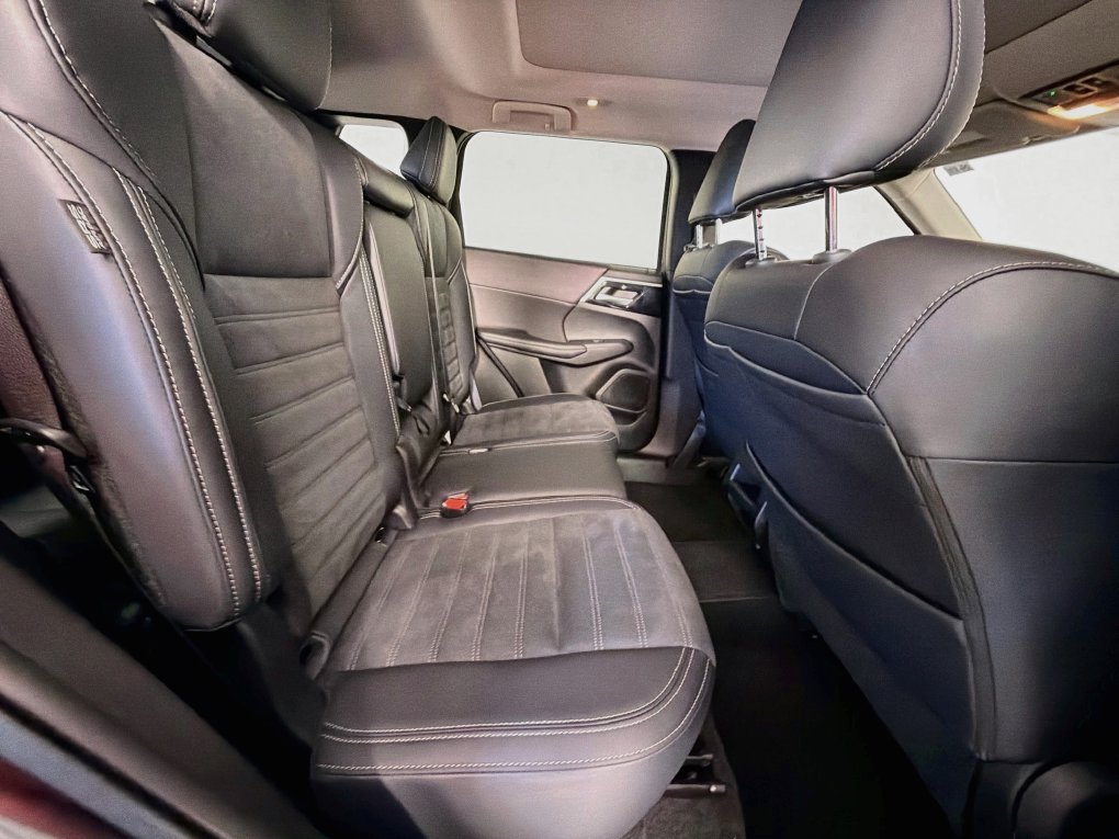 Used 2025 Mitsubishi Outlander SE AWD/4WD image 28