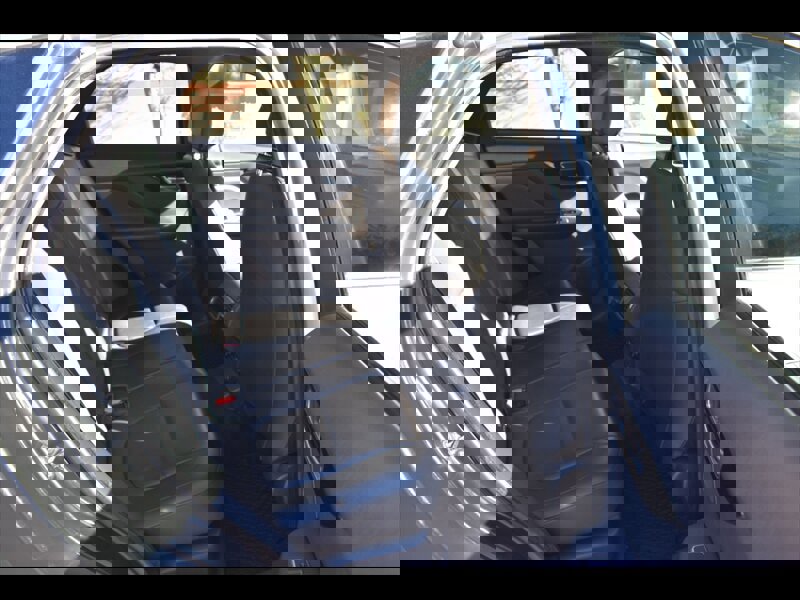 Used 2019 Jaguar F-PACE Premium image 25