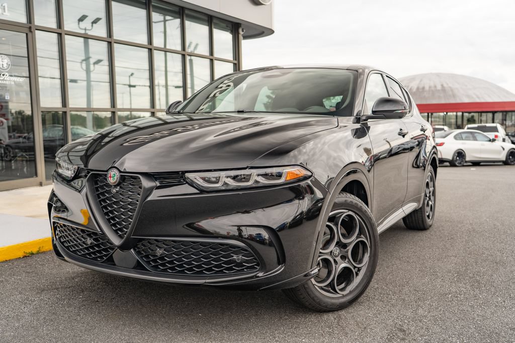 New 2025 Alfa Romeo Tonale w/ Premium Package AWD/4WD image 2