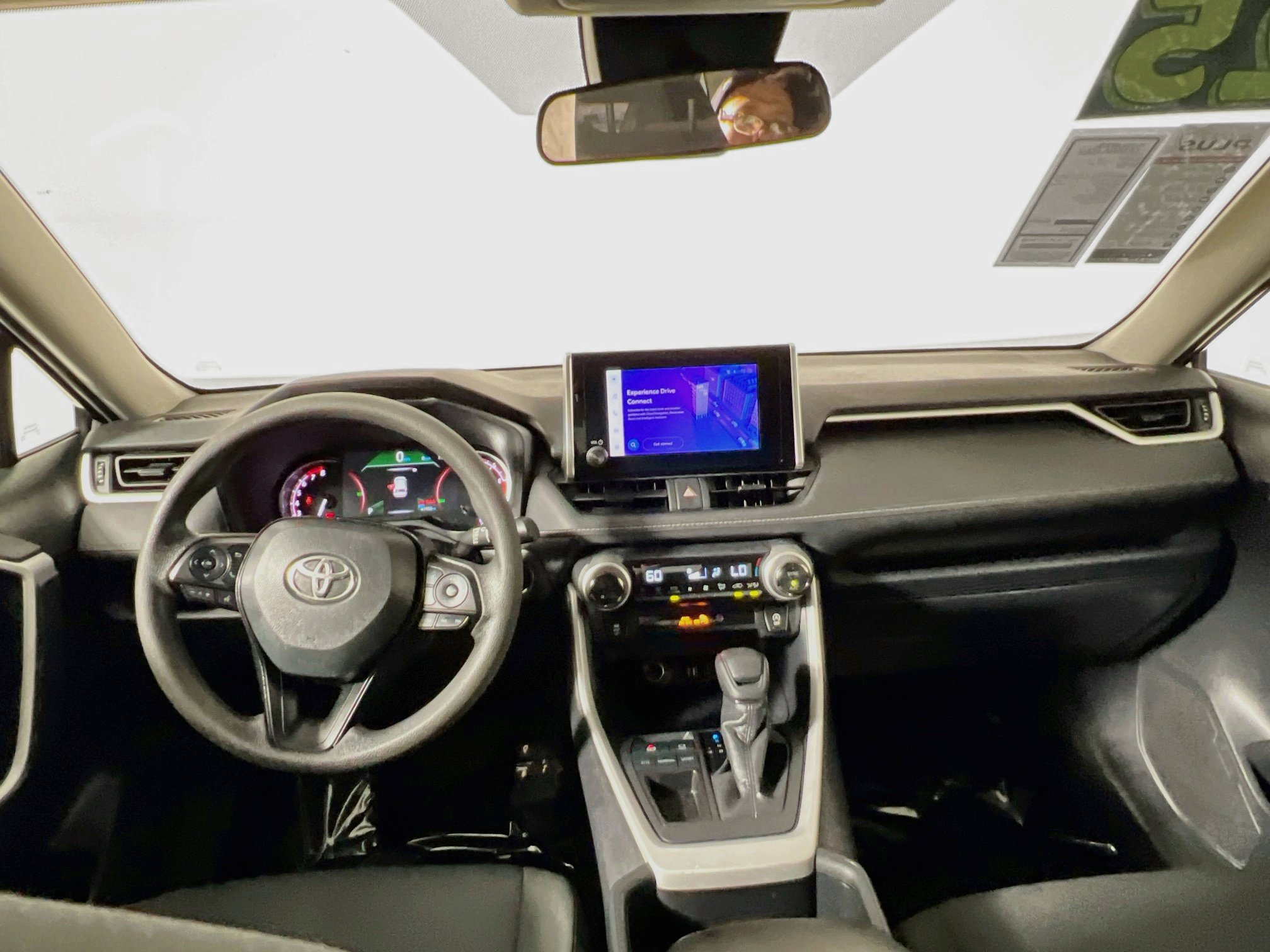 Used 2025 Toyota RAV4 XLE FWD image 30