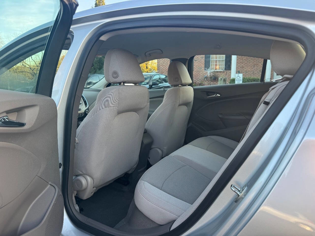 Used 2018 Chevrolet Cruze LS image 15