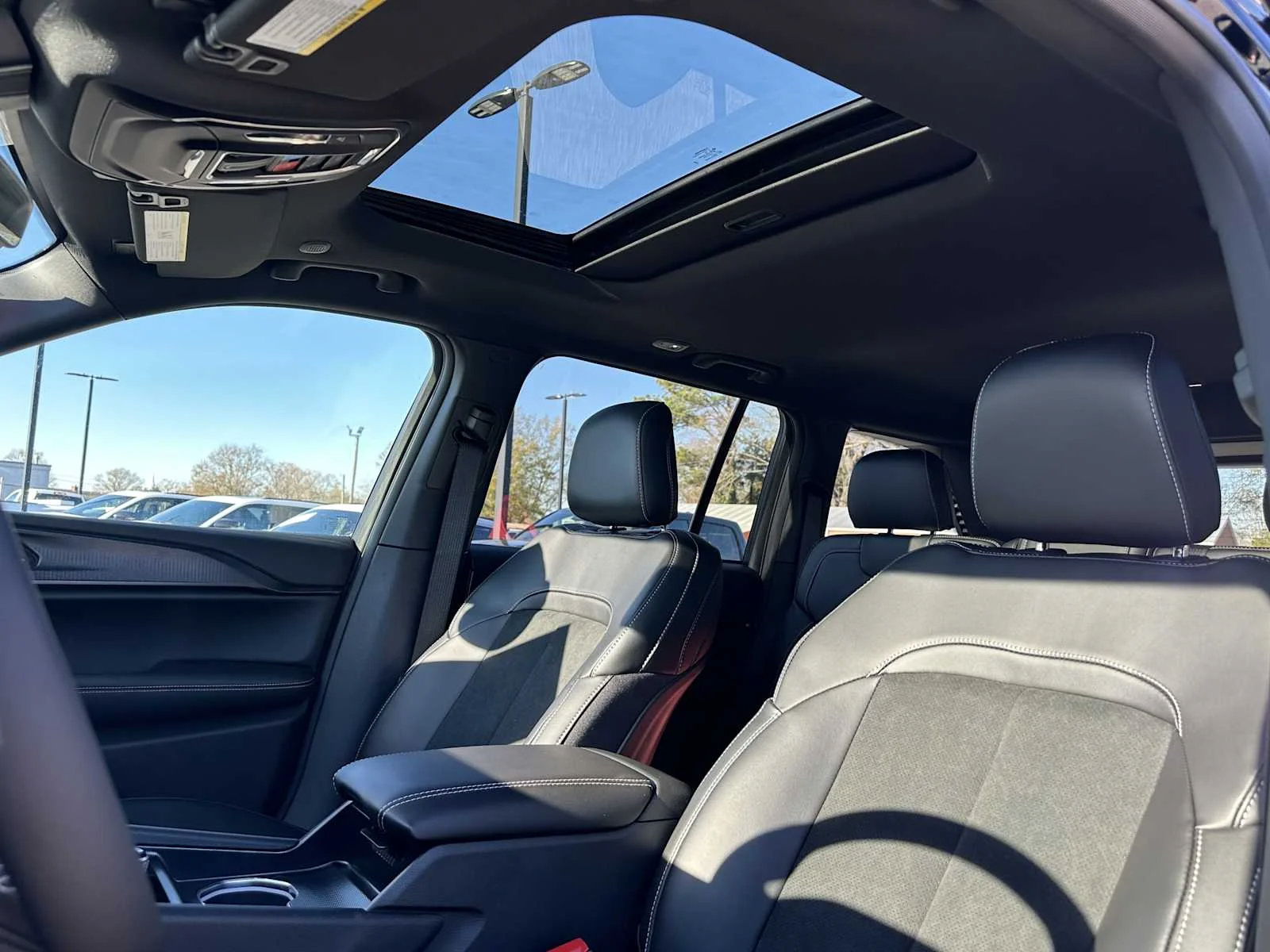 New 2025 Jeep Grand Cherokee Altitude AWD/4WD image 29
