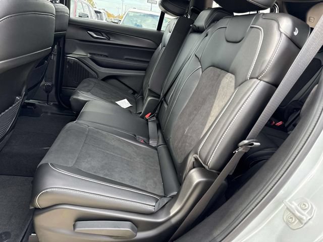 New 2025 Jeep Grand Cherokee L Altitude RWD image 9