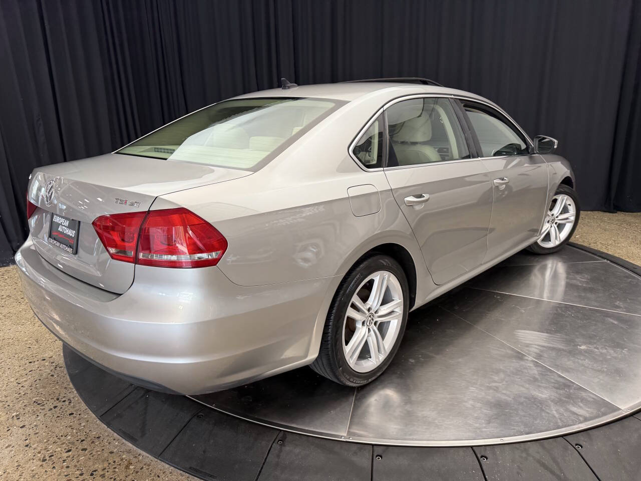 Used 2014 Volkswagen Passat 1.8T SE FWD image 7