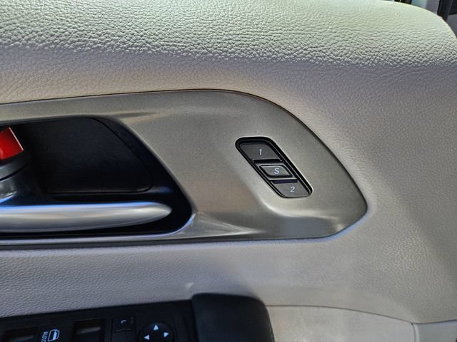 Used 2024 Chrysler Pacifica Touring-L FWD image 20