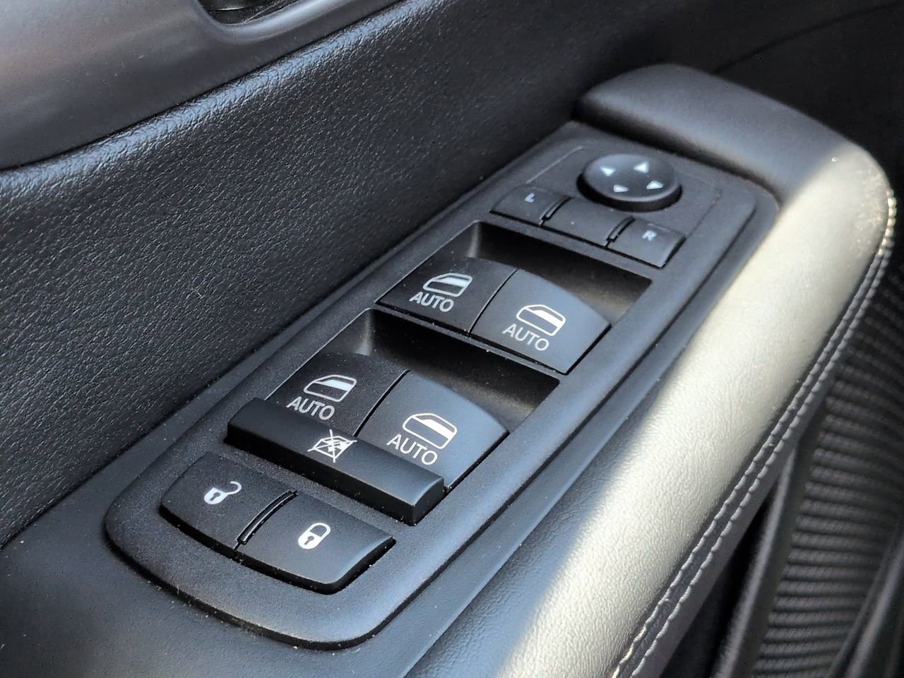 Used 2026 Chrysler Pacifica Select FWD image 24
