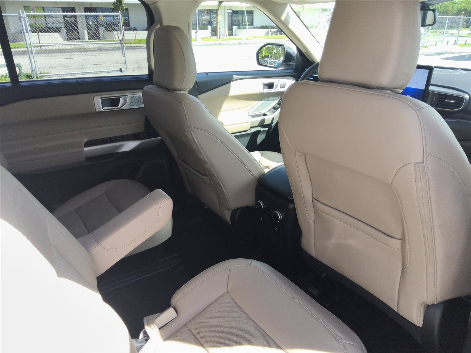 Certified 2023 Ford Explorer Limited w/ Limited Technology Package RWD image 30