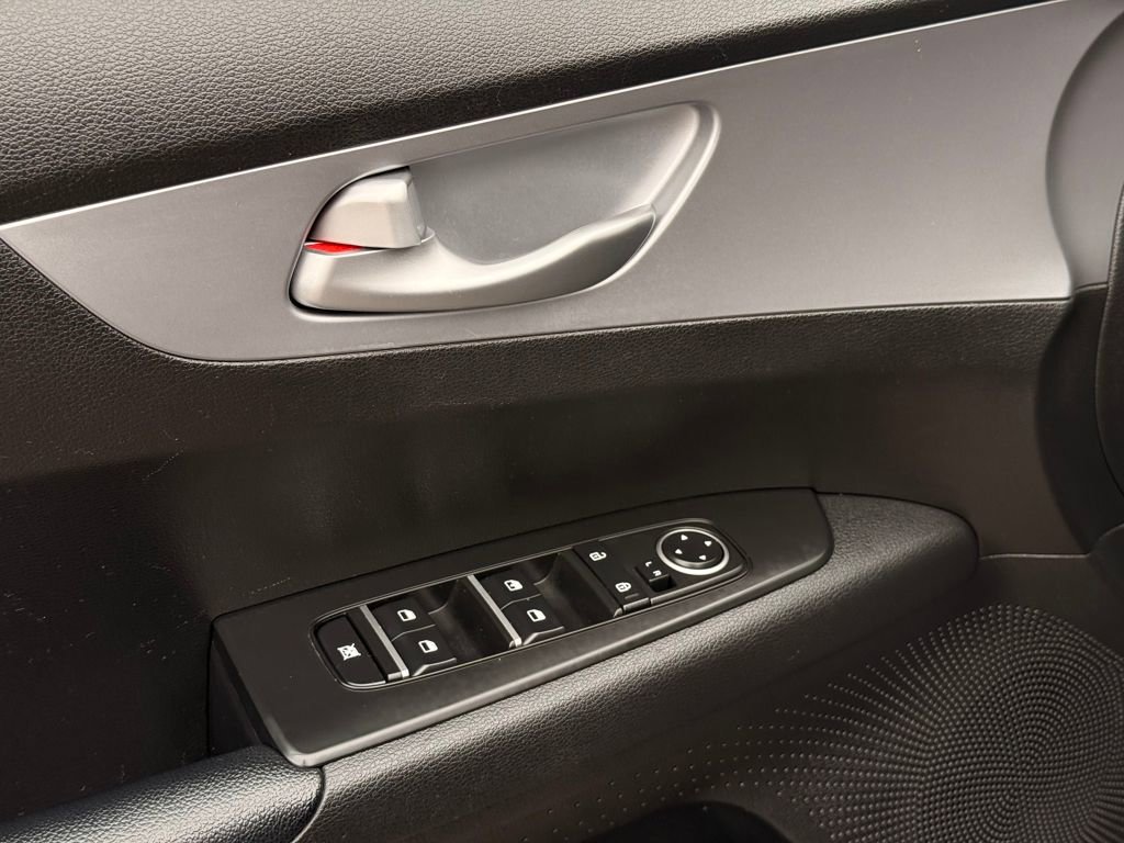 Used 2023 Kia Forte LXS image 22