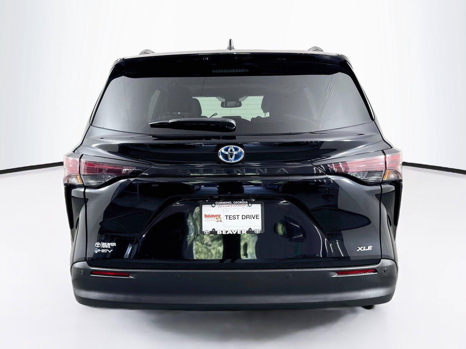 Certified 2025 Toyota Sienna XLE FWD image 12