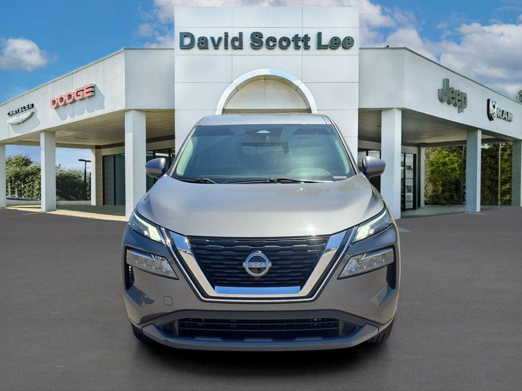 Used 2023 Nissan Rogue SV FWD image 2