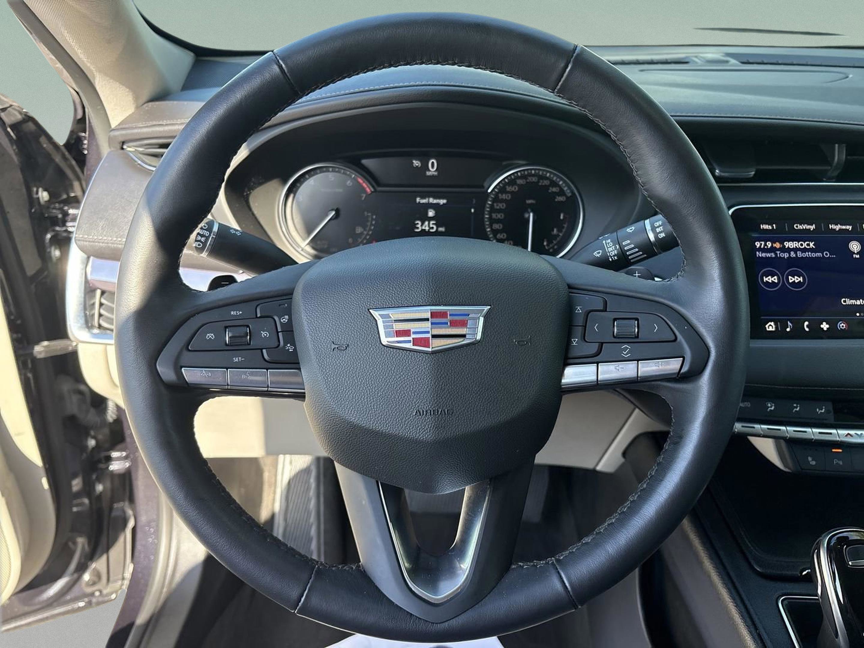 Used 2022 Cadillac XT4 Luxury AWD/4WD image 11