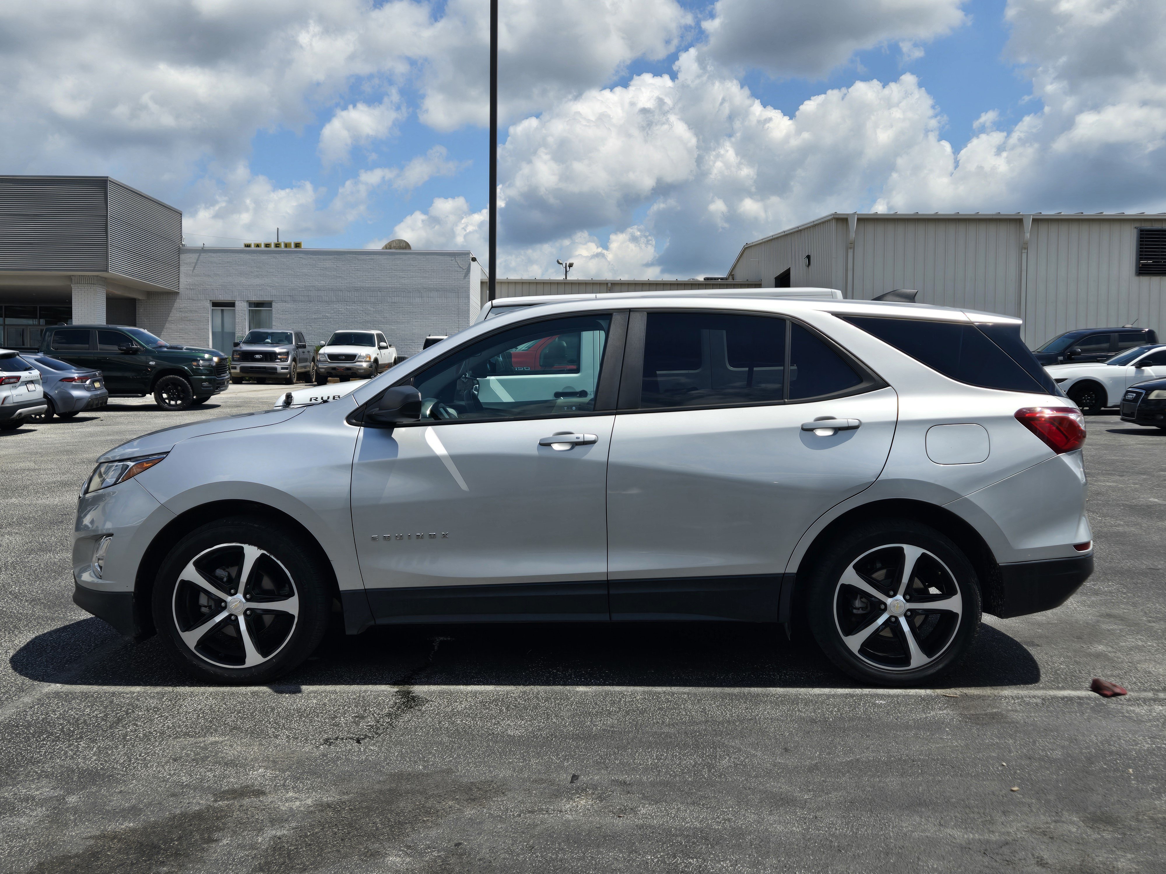 Used 2021 Chevrolet Equinox LS w/ LS Convenience Package FWD image 5