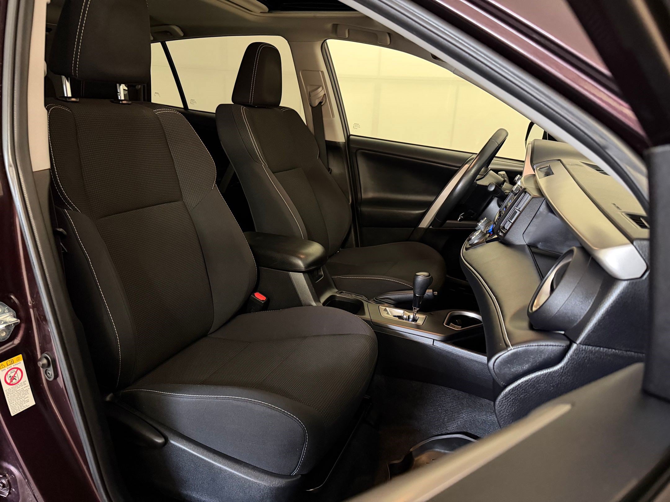Used 2018 Toyota RAV4 XLE w/ Plus Extra Value Package AWD/4WD image 31